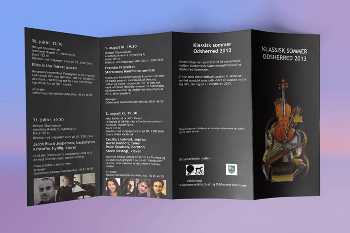 Design af brochurer til koncertprogrammer, museumsinformationer eller præsentation af begivenheder på flere sprog. 